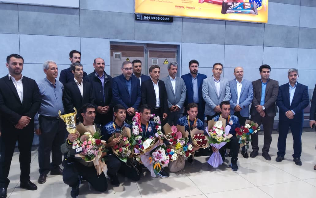 در فرودگاه تبریز صورت گرفت؛ استقبال از تیم دو و میدانی مجتمع مس سونگون قهرمان مسابقات کارگری جهان