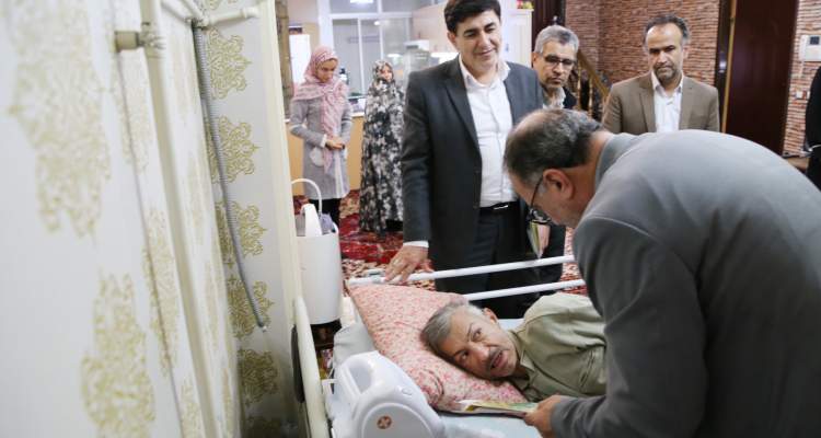 عیادت مدیرکل بنیاد آذربایجان شرقی از آزادۀ جانبازِ بستری در منزل/«ابوالفتح زاده» پای درد و دل ایثارگر معظم «محمد جهانگیری»