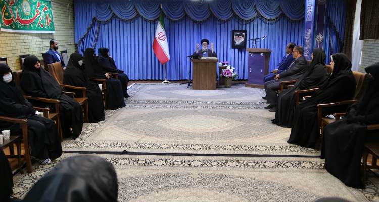 نماینده ولی فقیه در دیدار جمعی از همسران جانبازان ۷۰درصد آذربایجان شرقی: همسران جانبازان سرافراز، پرستاری زینب گونه را به نمایش می گذارند