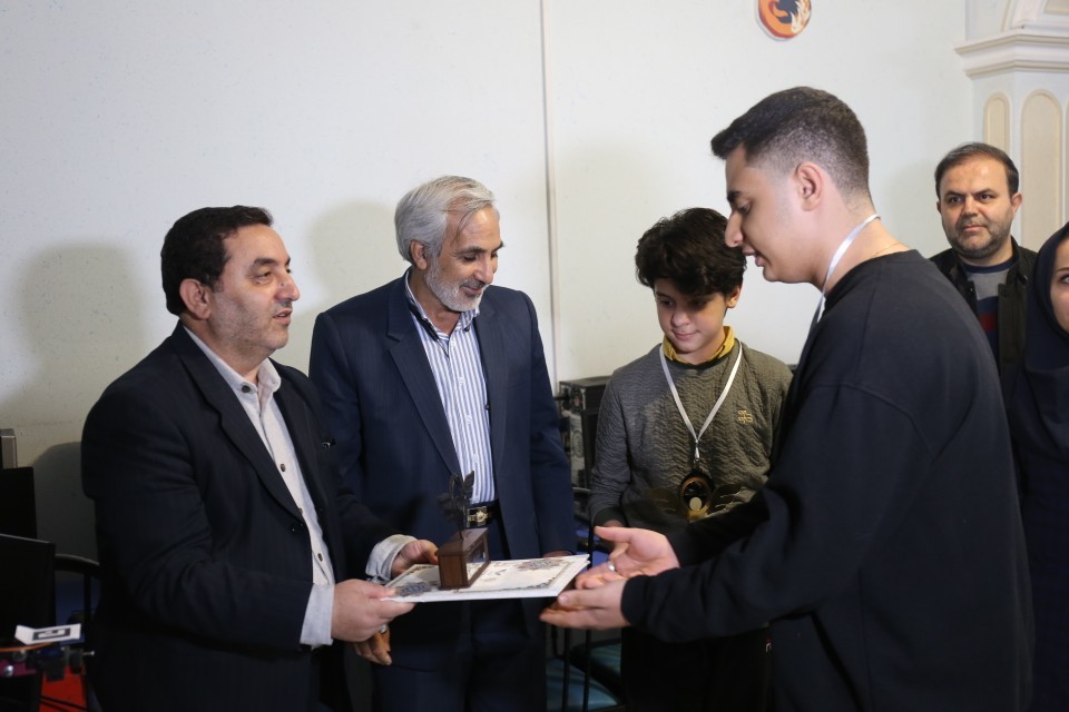 بازدید مدیرکل آموزش و پرورش استان از اولین مدرسه غیردولتی مهارت محور شمالغرب کشور