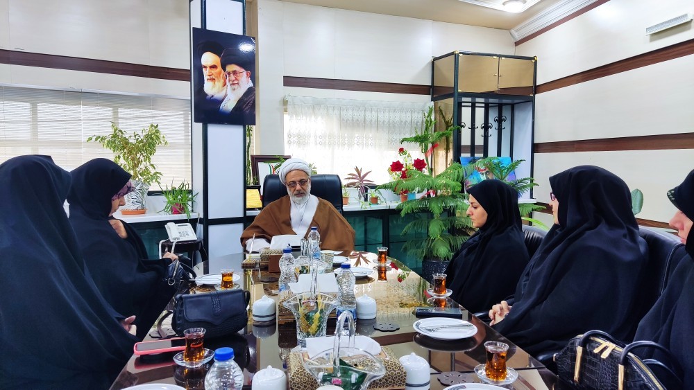 دیدار جمعی از خانواده های شهدا با مدیرکل آموزش و پرورش استان/ پوررادی : رشد و تعالی دانش آموزان در گرو تبیین رسالت شهدا است