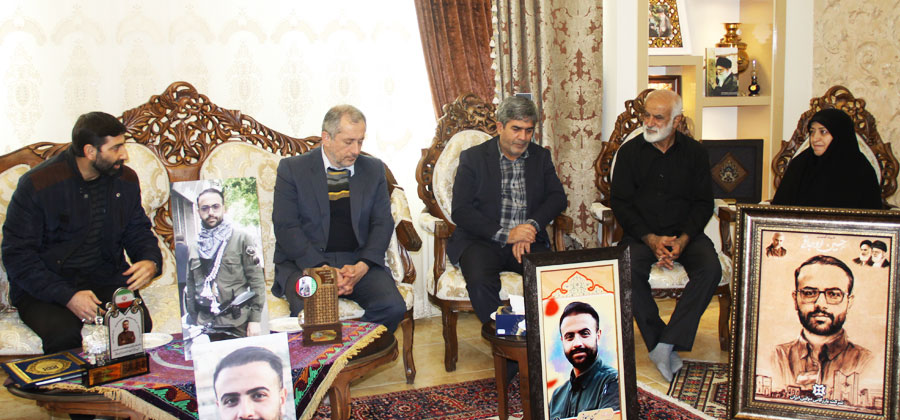 در راستای گرامیداشت هفته بسیج: دیدار مدیرکل بیمه سلامت استان با خانواده شهید مدافع امنیت