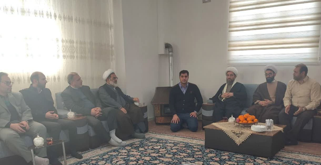 مدیرکل بنیاد آذربایجان شرقی با خانوادۀ شهید «اسماعیل پور کوزه کنان» دیدار کرد