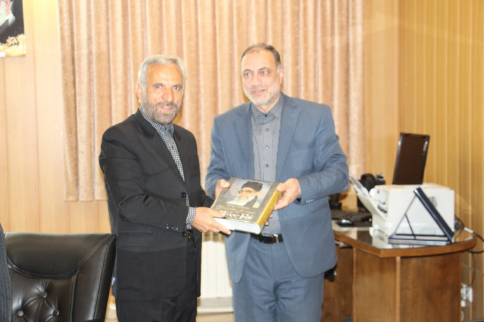 رئیس دانشگاه جامع علمی کاربردی استان آذربایجان شرقی با مدیرکل بنیاد شهید و امور ایثارگران آذربایجان شرقی دیدار و گفتگو کرد