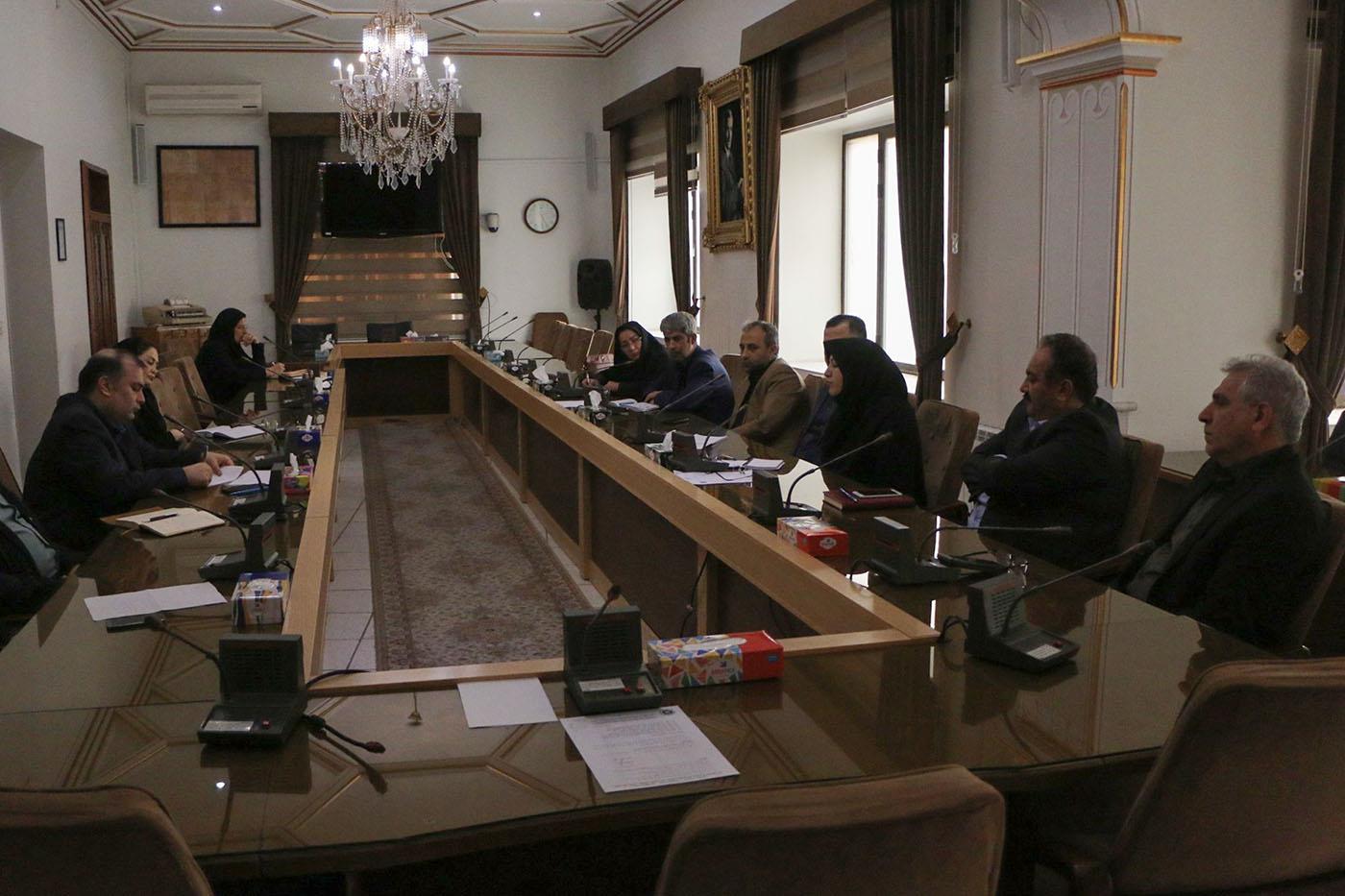 در جلسه کمیته انرژی اتاق بازرگانی تبریز؛ موانع سرمایه‌گذاری جهت احداث نیروگاه‌های خورشیدی در استان بررسی شد
