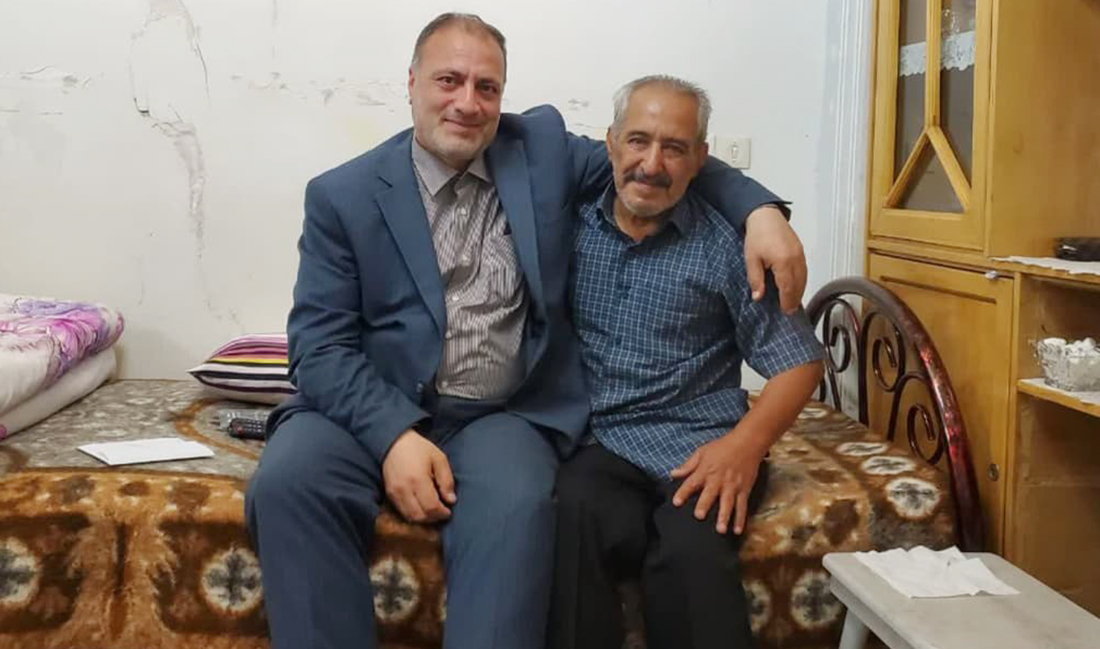 دیدار صمیمی مدیرکل بنیاد آذربایجان شرقی با جانباز ۷۰درصد «حسن صادقی»
