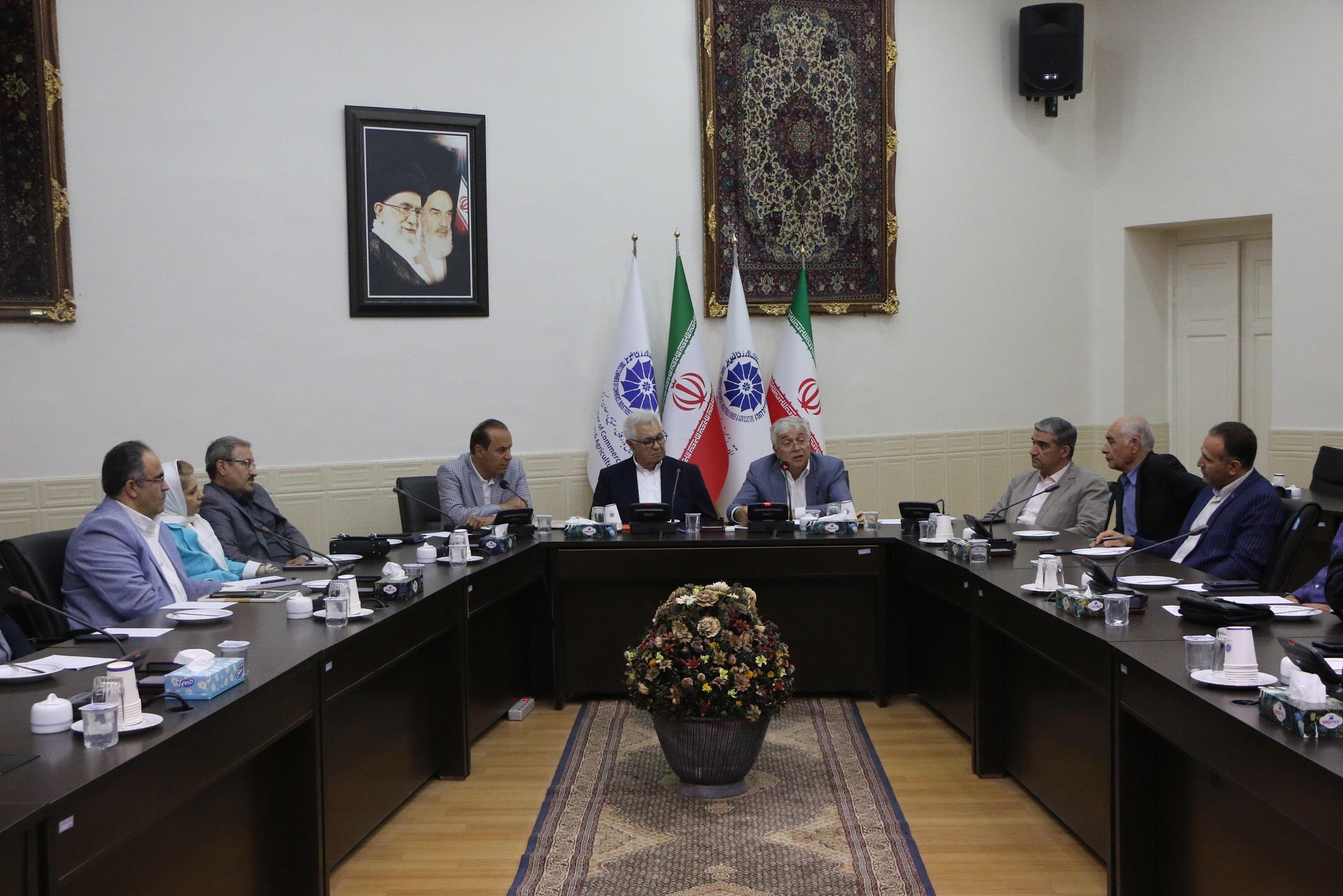 جلسه خوشه نساجی آذربایجانشرقی با حضور فعالان صنعت نساجی و پوشاک استان اتاق بازرگانی تبریز تشکیل شد.