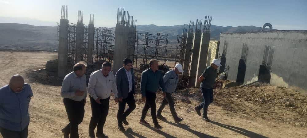 بازدید معاونت مهندسی و توسعه شرکت مهندسی آب و فاضلاب کشور از تصفیه خانه آب شرب در حال احداث مجتمع آبرسانی ستارخان (فاز۲) شهرستان ورزقان