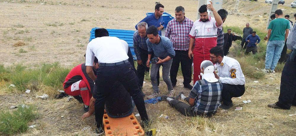 چهار مصدوم بر اثر برخورد نیسان با جک باری