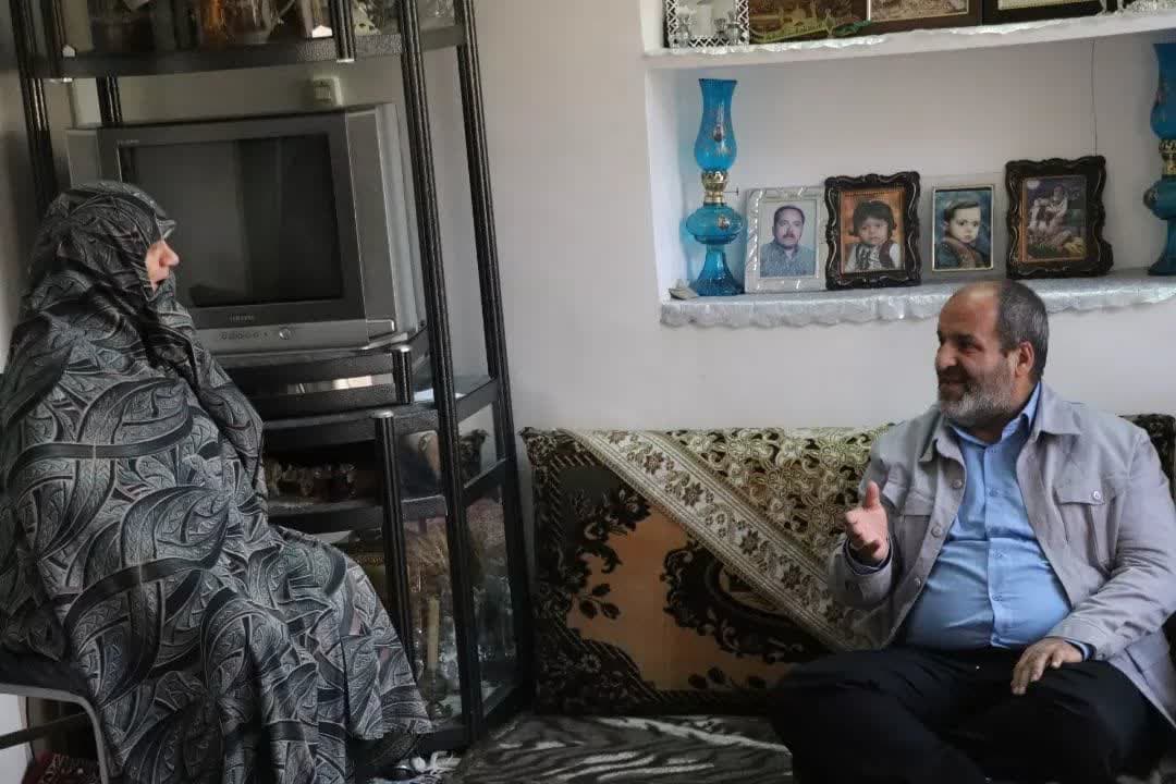 دیدار فرماندار تبریز با مادر شهید شبرو