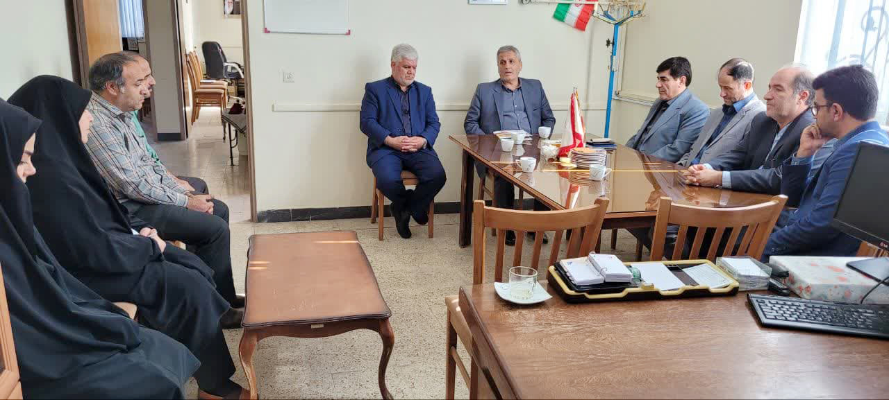 ​​​​​​​جلسۀ سرپرست بنیاد آذربایجان شرقی با پرسنل شاغل در بنیاد اهر
