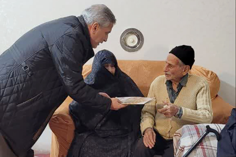 ​​​​​​​تکریم سه خانوادۀ بزرگوار شهید در تبریز توسط سرپرست بنیاد آذربایجان شرقی