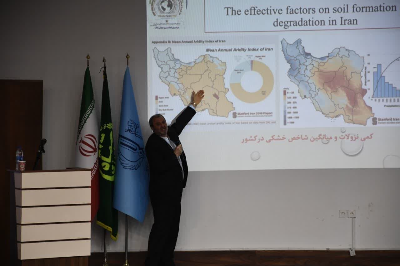 ايران ۳۶ سال از ميانگين دنيا در تخريب و از بين بردن خاک جلوتر است