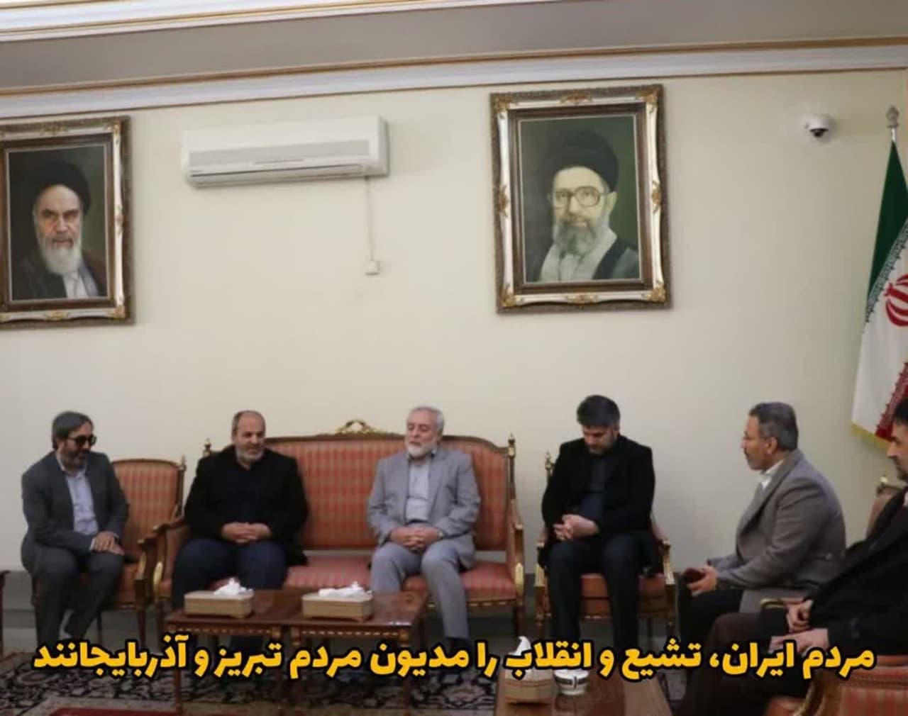 رجبی دوانی، رییس بنیاد ایرانشناسی حمهوری اسلامی ایران در سفر خود به تبریز خبر از سلسله نشست های جهاد تبیین داد.