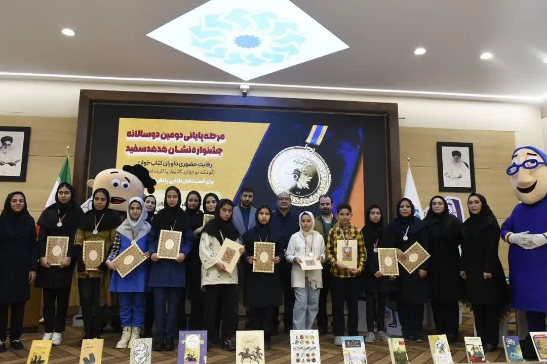 داور برگزیده دومین دوسالانه جشنواره هدهد سفید در آذربایجان شرقی معرفی شدند