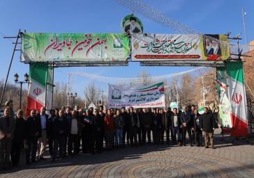 کارکنان سازمان سیما، منظر و فضای سبز شهرداری تبریز در راهپیمایی باشکوه ۲۲ بهمن حضوری انقلابی داشتند.
