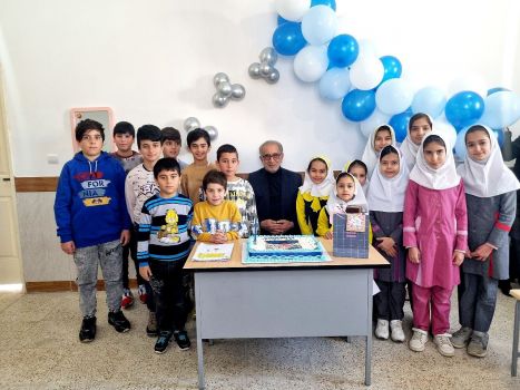 دانشآموزان، تولد خیر مدرسهساز منطقه کندوان را جشن گرفتند