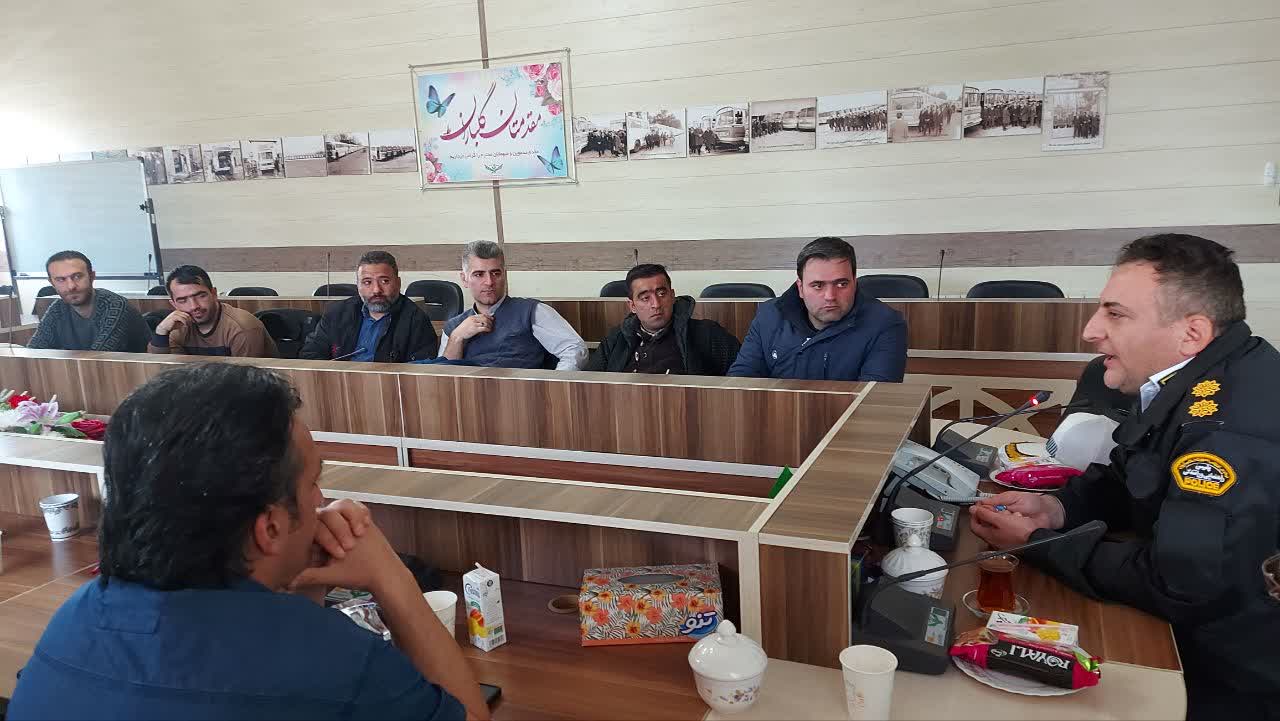 برگزاری کارگاه آموزشی با موضوع “رانندگی ایمن و بازآموزی قوانین و مقررات راهنمایی و رانندگی”