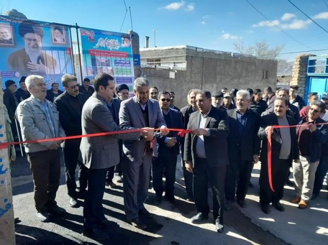 بهره برداری و افتتاح همزمان آسفالت معابر ٩ روستای بخش مرکزی مرند