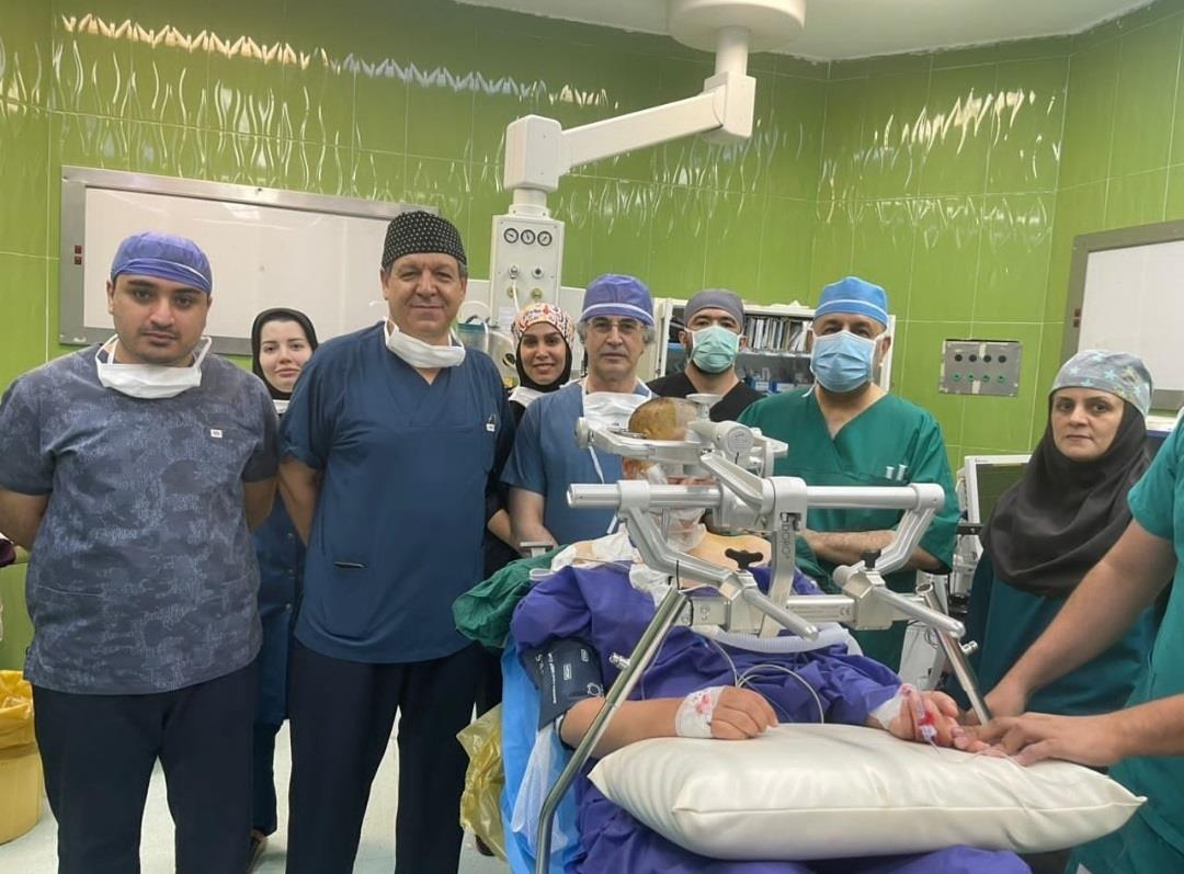 عمل موفقیت آمیز جراحی مغز در حالت نشسته در مرکز آموزشی درمانی امام رضا(ع) تبریز