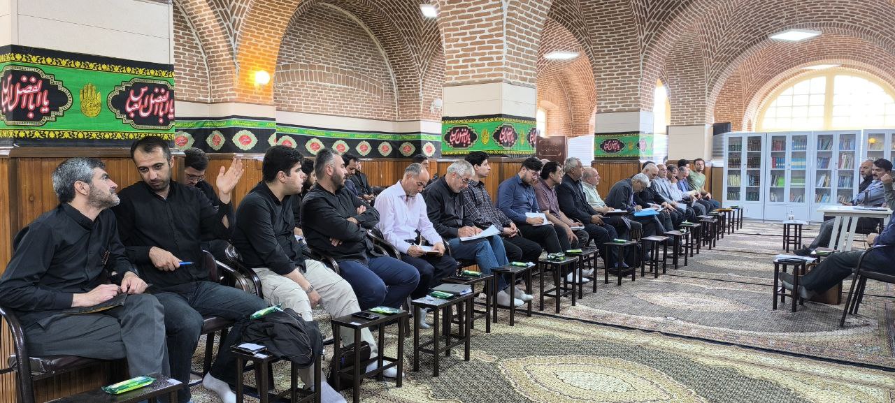 کارگاه آموزشی آشنایی با امور گمرکی ویژه اربعین حسینی برای موکب داران اربعین استان در ستاد نظارت گمرکات آذربایجان شرقی