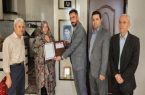 دیدار شهردار ناحیه دو منطقه یک با خانواده شهید والامقام مجید صمدی شهرک دیدار شهردار ناحیه دو منطقه یک با خانواده شهید والامقام مجید صمدی شهرک