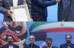تراکتورسازی مدال افتخار حوزه صادرات کشور را از رئیس جمهور دریافت کرد تراکتورسازی مدال افتخار حوزه صادرات کشور را از رئیس جمهور دریافت کرد
