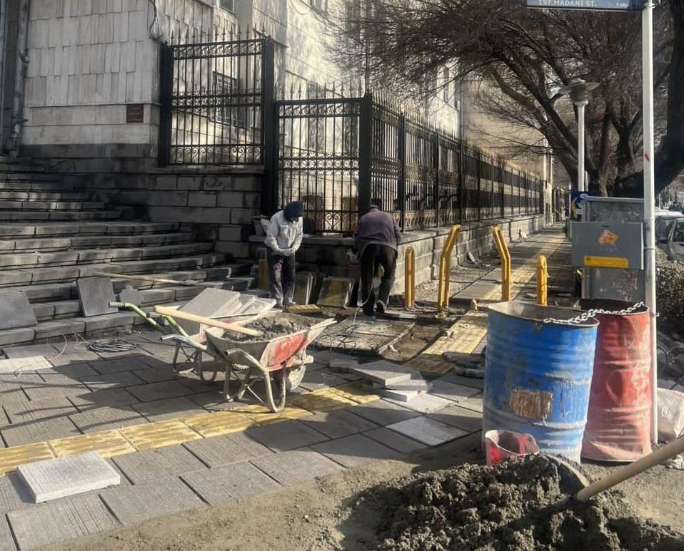 شهردار منطقه ۸ خبر داد: آغاز سنگفرش پیاده رو ها در بلوار جمهوری اسلامی