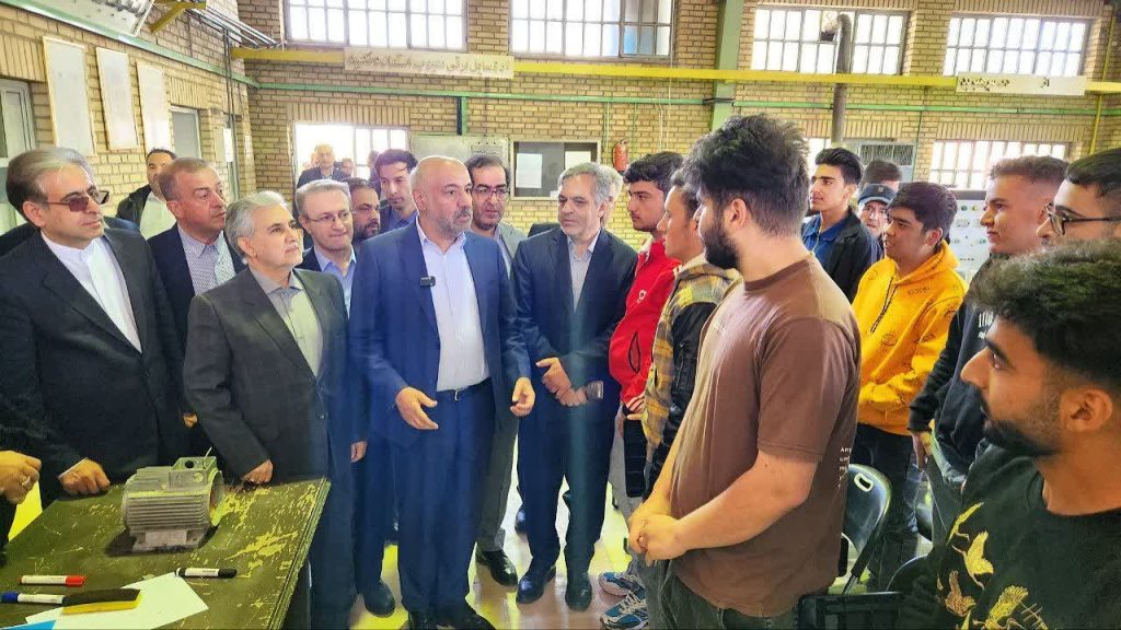 بازدید وزیر تعاون از مرکز کارگاههای مهارت آموزی فنی و حرفه ای میانه