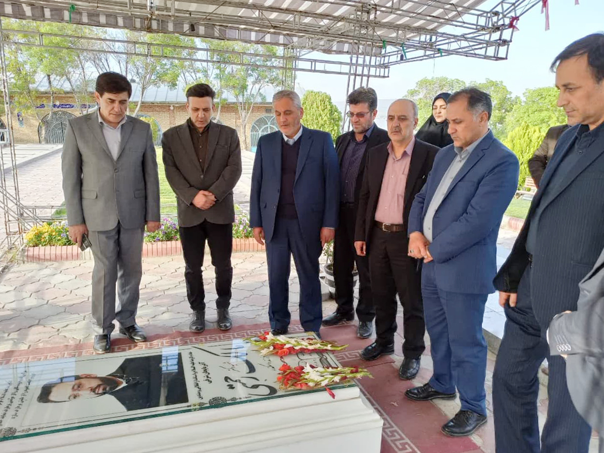 بازدید مدیرکل بنیاد شهید آذربایجان شرقی از گلزار شهدای مراغه/ادای احترام «سلمانی» به مقام شهید «مالک رحمتی»