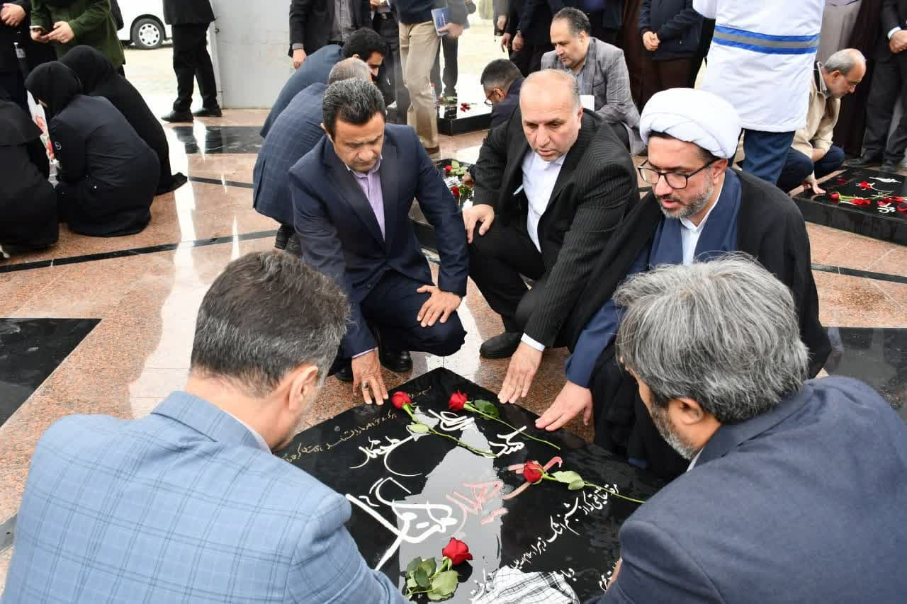 آغاز هفته سراهای دانشجویی با آیین غبارروبی مزار شهدای گمنام