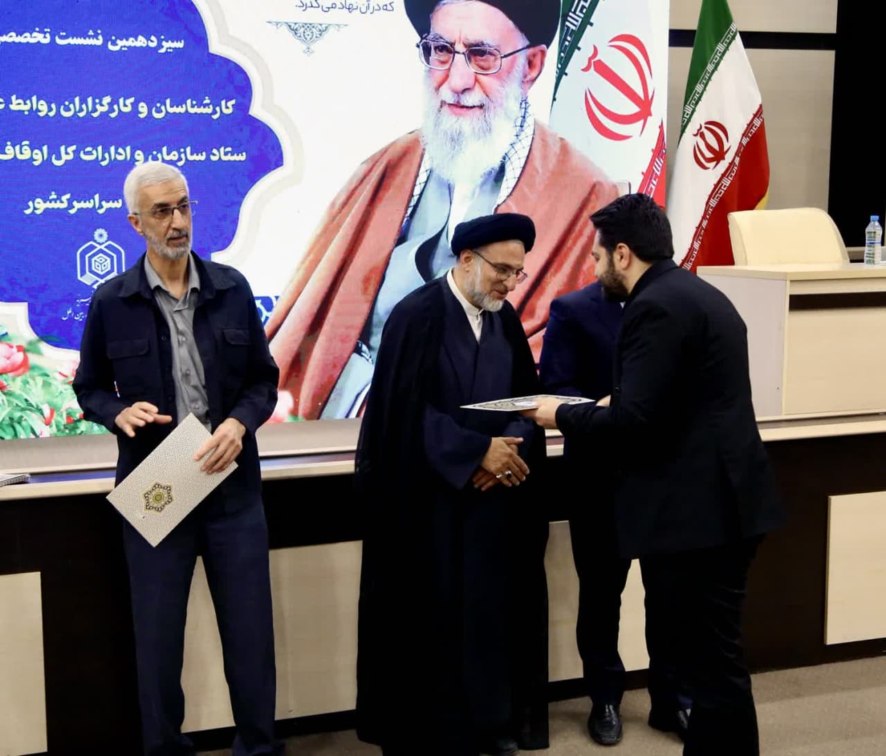 تجلیل نماینده ولیفقیه و ریاست سازمان اوقاف و امور خیریه کشور از روابط عمومی اداره کل اوقاف آذربایجان شرقی