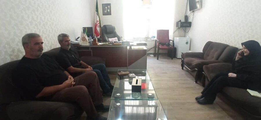 جلسه با خیرین در راستای تأمین اقلام آموزشی برای دانش‌آموزان نیازمند در آذرشهر