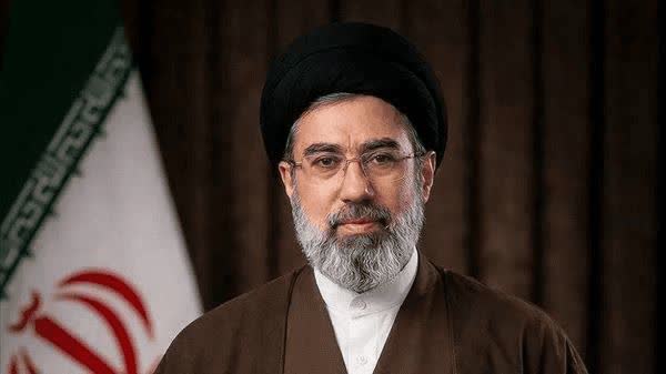 بیعت بنیاد نخبگان استان آذربایجان شرقی با رهبر عظیمالشّأن انقلاب اسلامی حضرت آیتالله سیّد مجتبی حسینی خامنهای (حفظهالله)
