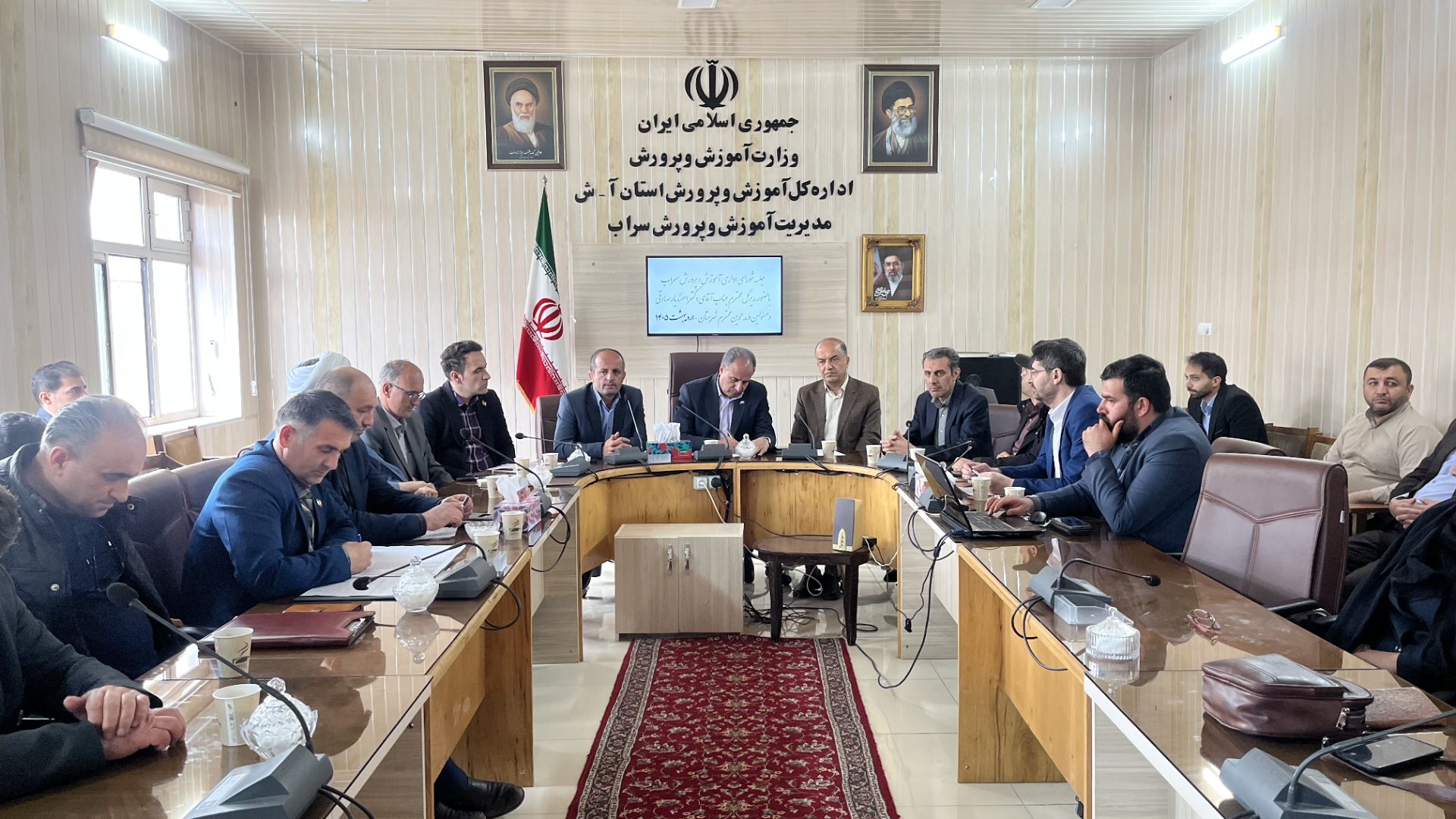 معلم، رکن اصلی تربیت نسل متعهد و متخصص است