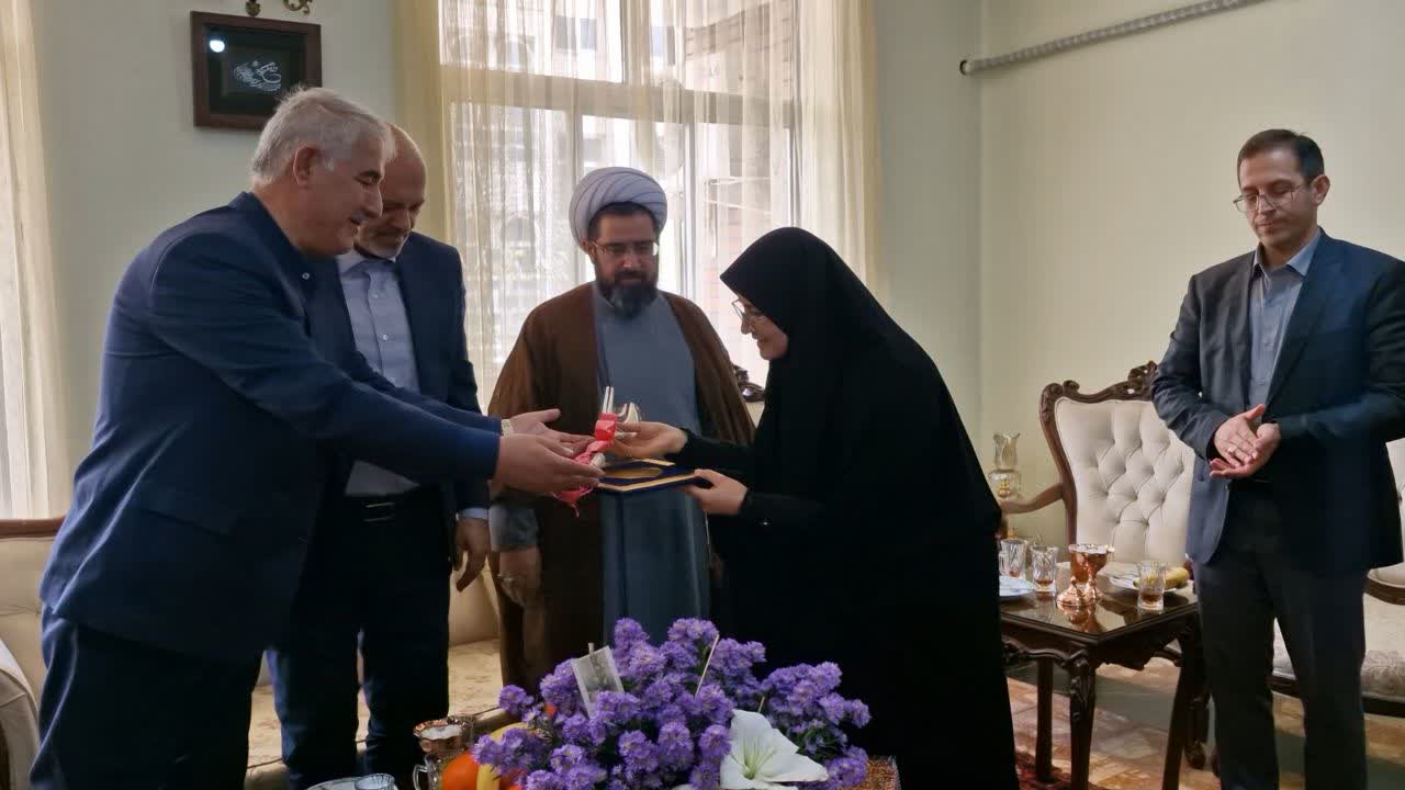 تجلیل از معلمان نمونه استان