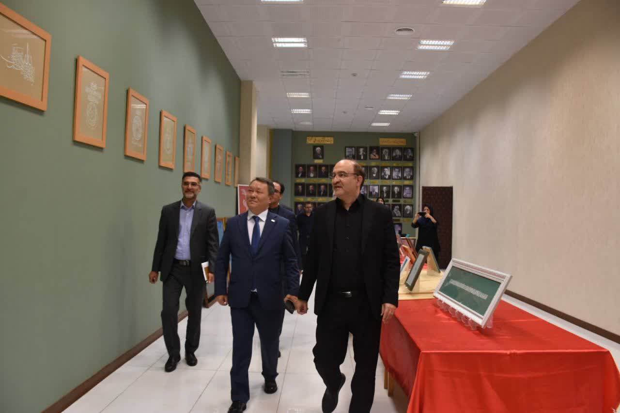 کتابخانه مرکزی تبریز، بستری ارزشمند برای گسترش دیپلماسی فرهنگی میان ایران و قزاقستان است