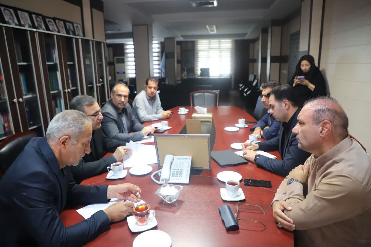 نشست راهبردی اداره کل ثبت اسناد و املاک آذربایجان شرقی با کانون سردفتران و شرکت عمران شهر جدید سهند برای تسهیل فرآیندهای ثبتی